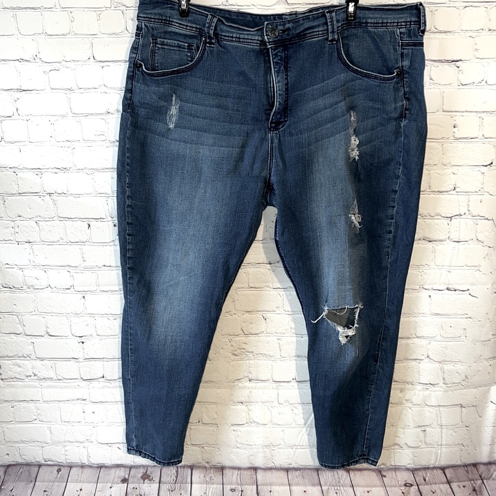 Size 22 pencil jeans. Distressed look. Great condition.